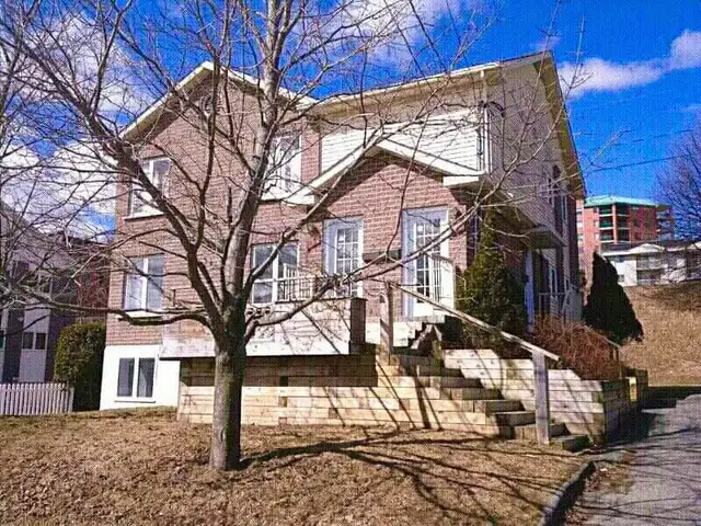 5 1/2 étudiants UDS triplex