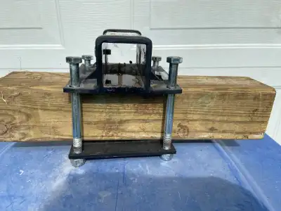 RV BUMPER HITCH Bolts on 4x4 bumper. Take $20 cash.