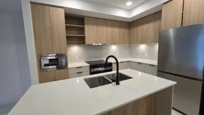 1 bedroom den near Surrey Memorial Hospital