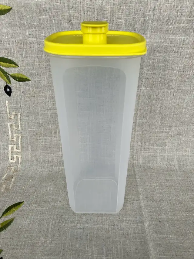 Tupperware 2L Juice Container / Pitcher with Pour Spout and Lid62863284269443129