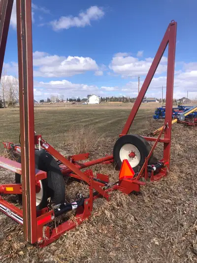 Renn hay float land leveler. Low acres like new.35’. $25,000. Phone or text only. Kris @ 403-601-147...