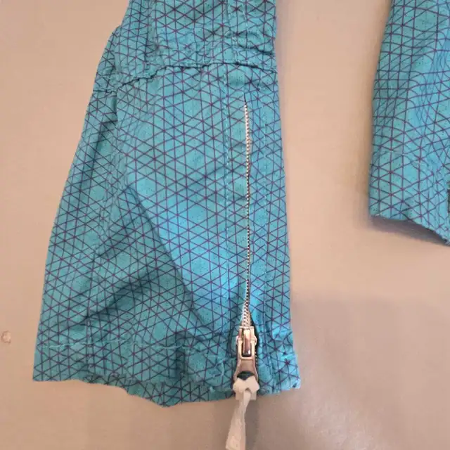 Youth XL Bench Jacket in Women's - Tops & Outerwear in Winnipeg - Image 4