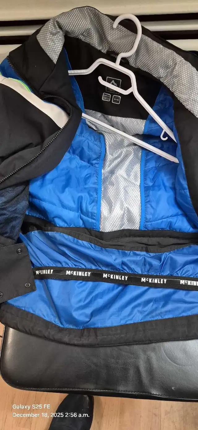 Mckinley Medium size winter ski jacket in Men's in City of Montréal - Image 3