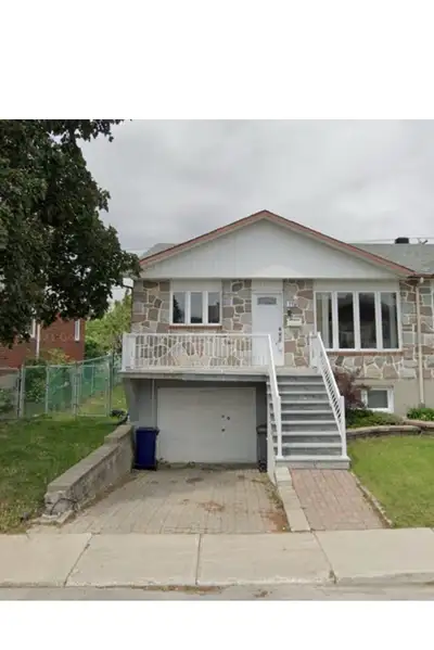 Maison unifamiliale avec garage, avec 3 chambres à l’étage et 1 au sous sol avec entrée privée, 1 sa...