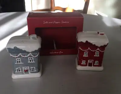 Pretty Victorian Christmas salt & pepper shakers~, View more