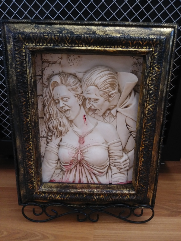 VINTAGE HALLOWEEN HORROR BLEEDING DRACULA FOUNTAIN PICTURE in Arts & Collectibles in Belleville - Image 2