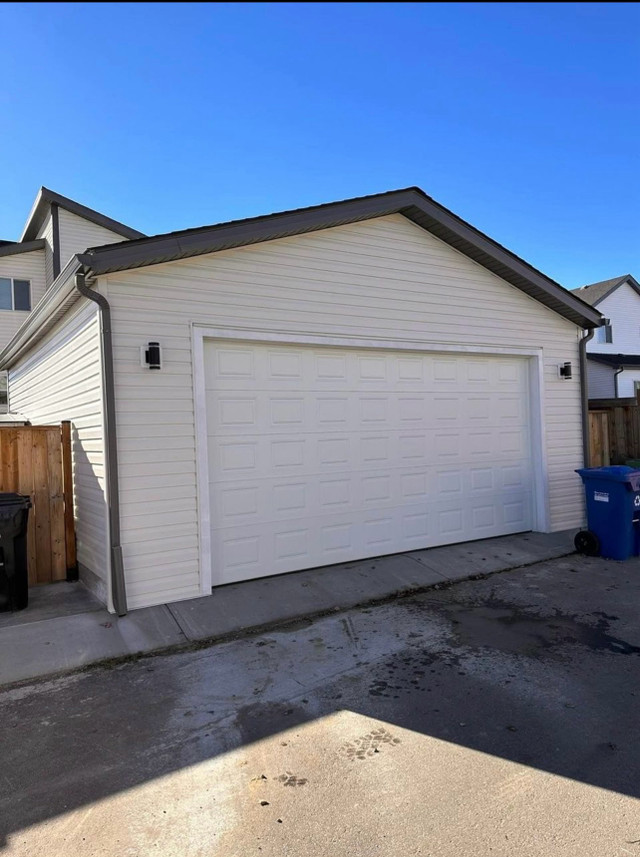 Garage Specialist Siding Soffit Fascia in Construction & Trades in Calgary - Image 4