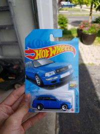 Hot wheels 1994 Audi Avant RS2 Blue Wagon