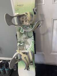 Morrow Mantra Snowboard w/ bindings, boots and travel bag