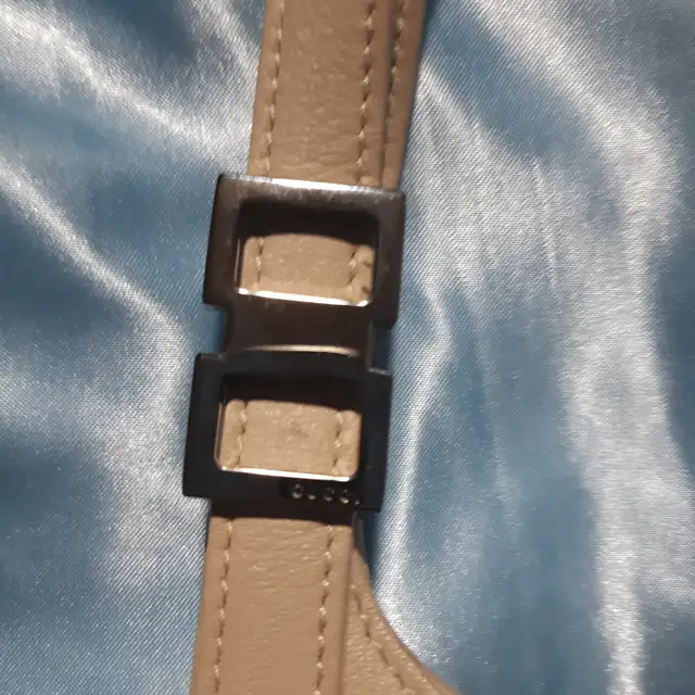 Gucci Leather Shoulder Bag Beige in Women's - Bags & Wallets in Peterborough - Image 4