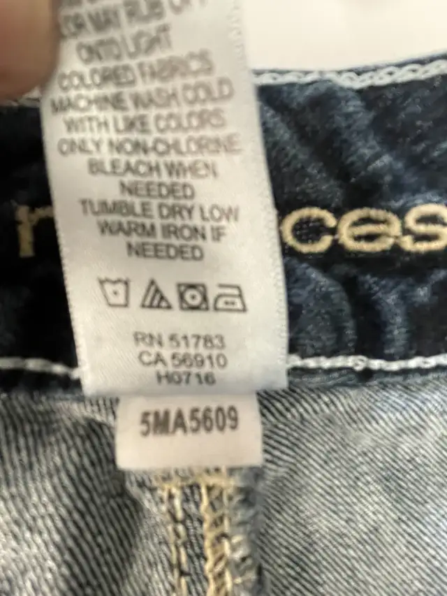 Maurices Boot Cut Low Rise Women’s Jeans; Embellished Pockets in Women's - Bottoms in Calgary - Image 6