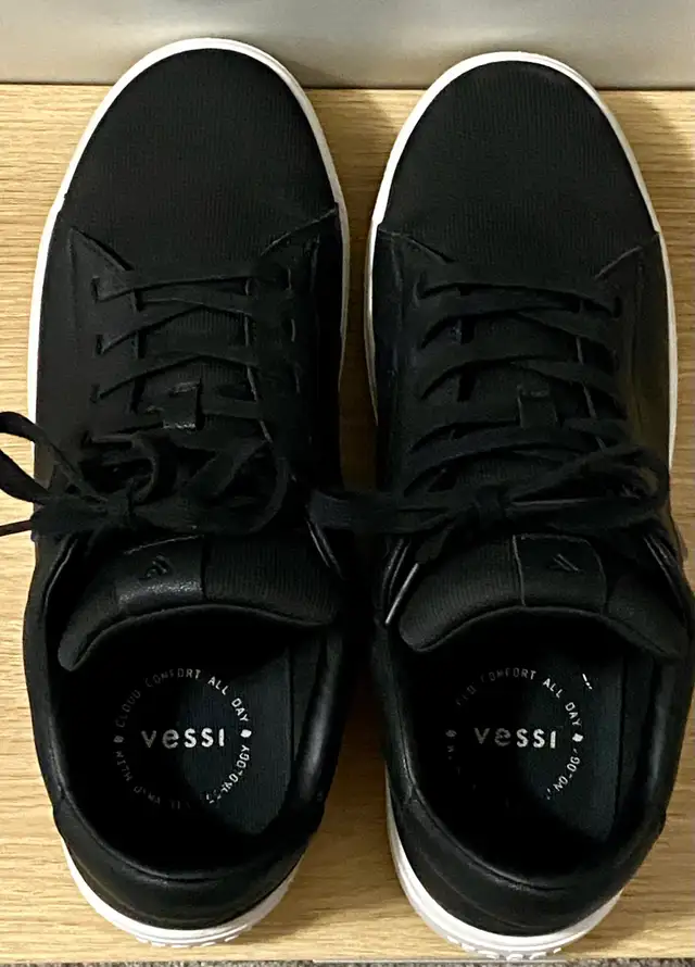 Vessi Soho Men’s Waterproof Sneakers - Size 9 in Men's Shoes in Calgary - Image 6