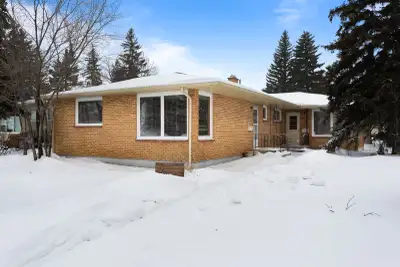 South Cathedral area, across the street from Kiwanis Park and Wascana paths. Bright REAR half of MCM...