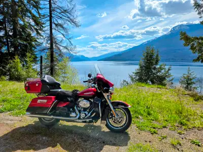 She's a beauty but she's got to go. Ultra Limited trim package. She's loaded. - 103" motor - 6 spd t...