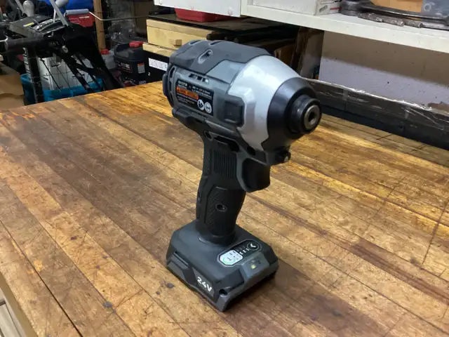 FLEX 24v MAX BRUSHLESS 3-SPEED 1/4”HEX QUICK EJECT IMPACT DRIVER in Power Tools in Barrie - Image 10