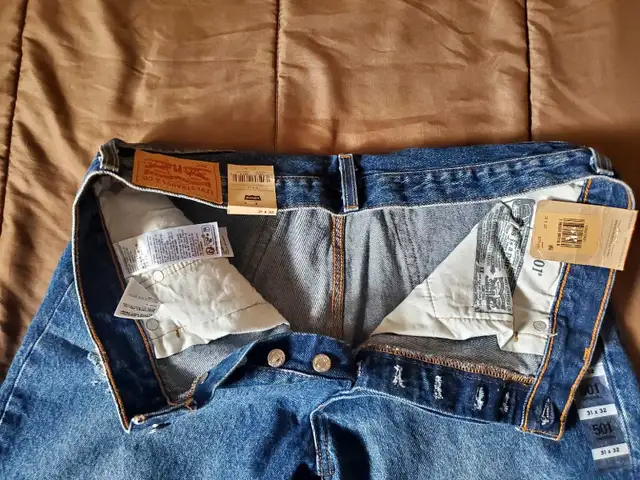 2 women levis jeans in Women's - Bottoms in Mississauga / Peel Region - Image 7