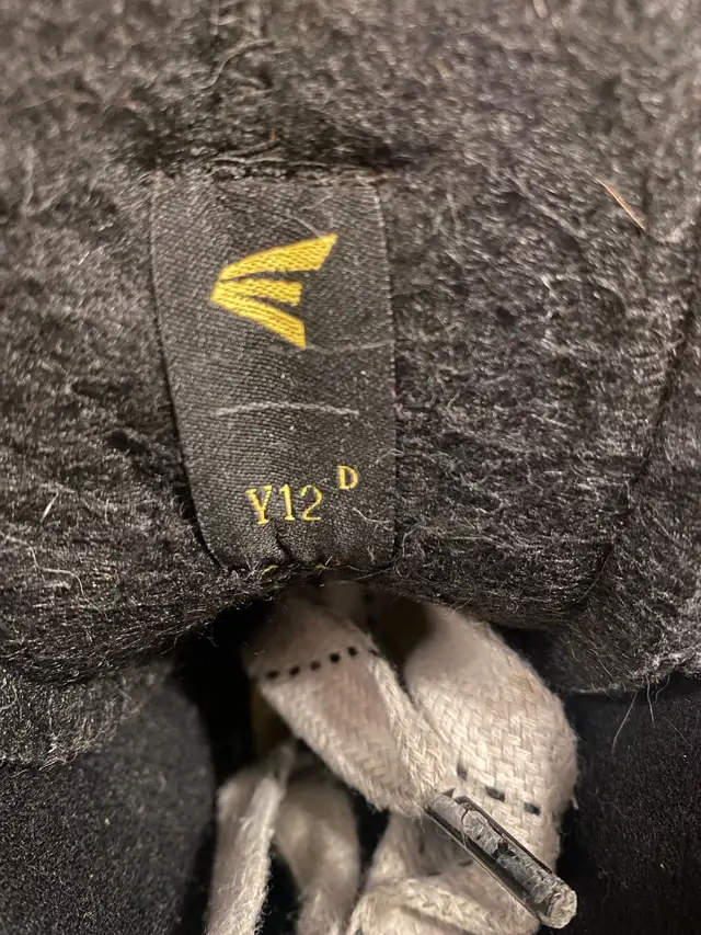 hockey skates youth 12 in Hockey in Calgary - Image 3