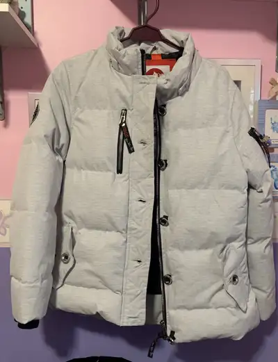 Worn once willing to meet depending on where