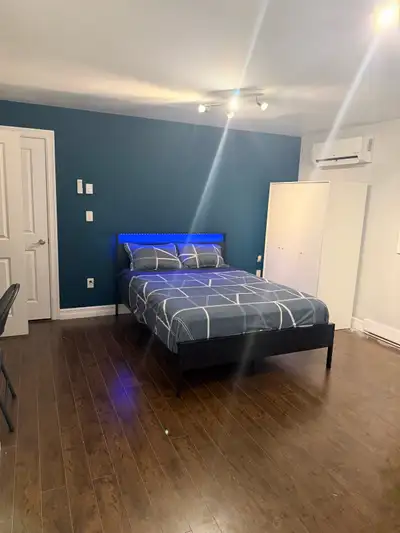 Now available is a modern, fully furnished studio apartment located in Walsh Court, Halifax. It is p...