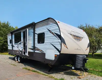 Model # 27RKSS Trailer looks brand new. Never smoked in Undercoated complete frame and underside wit...