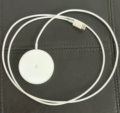 Smart magnetic wireless charger, View more
