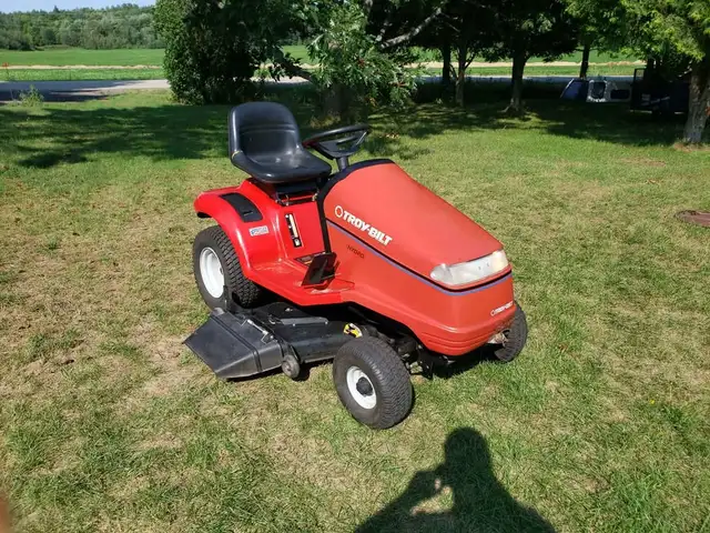 Hydrostatic Lawn Tractor