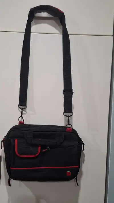 Tracker Handbag In Excellent condition On Sale, View more