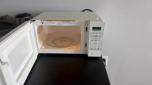 Microwave  in Microwaves & Cookers in City of Halifax - Image 3