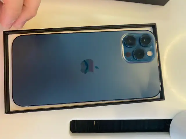 iPhone 12 Pro Max Blue 128GB in Cell Phones in Markham / York Region - Image 4