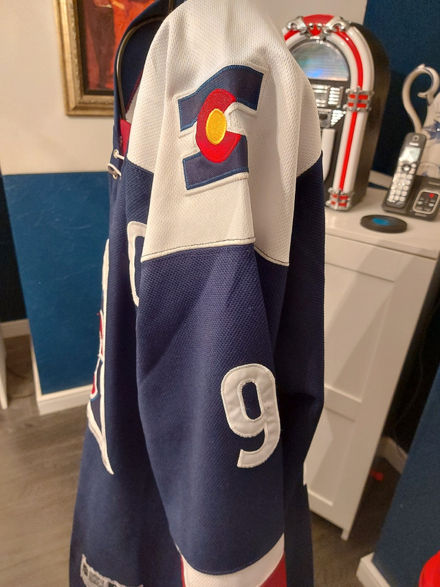 Colorado avalanche jersey xl in Other in Calgary - Image 4