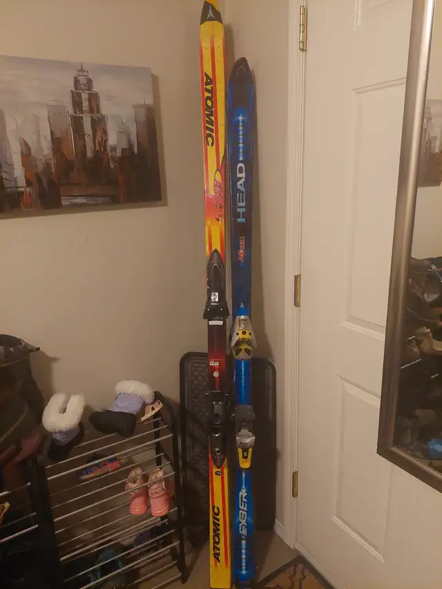Head 180cm & Atomic 198cm skisGreat shape$35 per pair in Ski in Calgary - Image 2