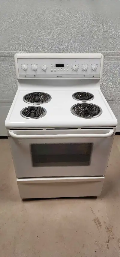 Cuisinière Frigidaire Bon modèle fiable