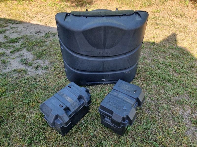 30lb Propane tak cover and battery boxes Travel Trailers & Campers