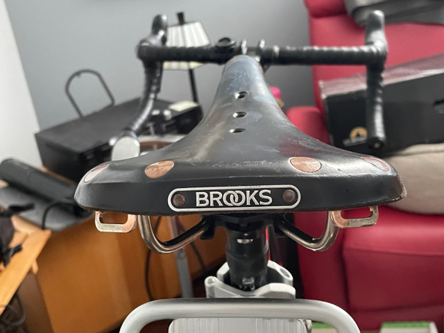 Siège de vélo en cuir Brooks B17 homme dans Vêtements, chaussures et accessoires  à Victoriaville