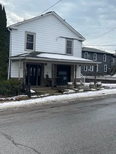 Two bedroom apartment for rent downtown Port Dover Approximately 1000 ft.² Adult building sorry no c...