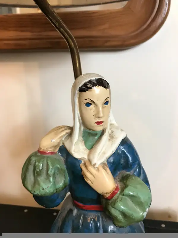 MCM Chalkware Woman Figure Brass Base Table Lamp w/Shade Works in Indoor Lighting & Fans in City of Toronto - Image 3