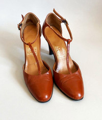 VINTAGE LADIES SHOES ARLISS HAND-FASHIONED TAN LEATHER HEELS 6M