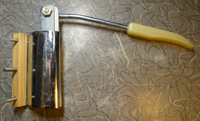 Maestro Gibson short Tremolo 60's vintage tailpiece in Guitars in City of Toronto - Image 6