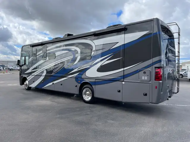 2023 Thor Miramar Class A Motorhome in RVs & Motorhomes in Lethbridge - Image 3