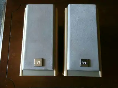 JVC bookshelf speakers -fssd550 -good cond, View more