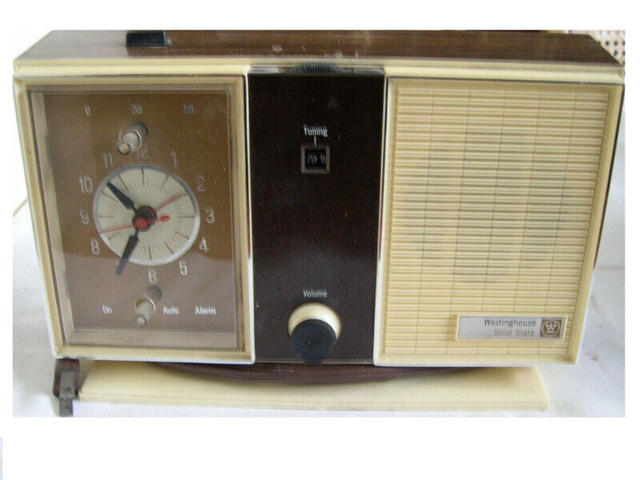 Radio Collection in General Electronics in City of Toronto - Image 2