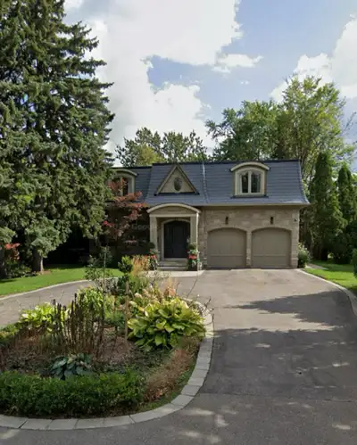 Private 1 bedroom in mansion 1195$ etobicoke