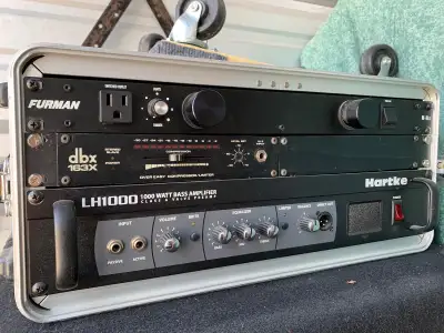 Hartke 1000 watt Bass Head & Epifani 410 Bass Cab, View more