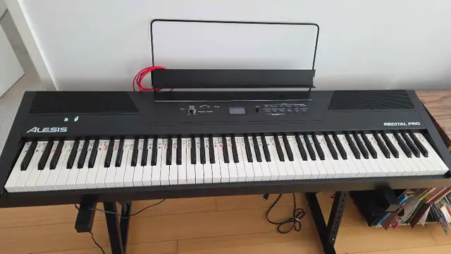 Alesis 88 Key with support, cover and earphone  in Pianos & Keyboards in City of Toronto - Image 3