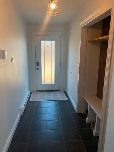 3 bed 1 Bathroom, Main level apartment for rent