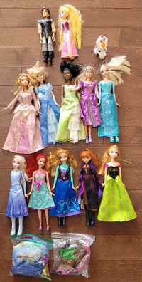 12 poupées RAIPONSE avec vêtements & accessoires.
