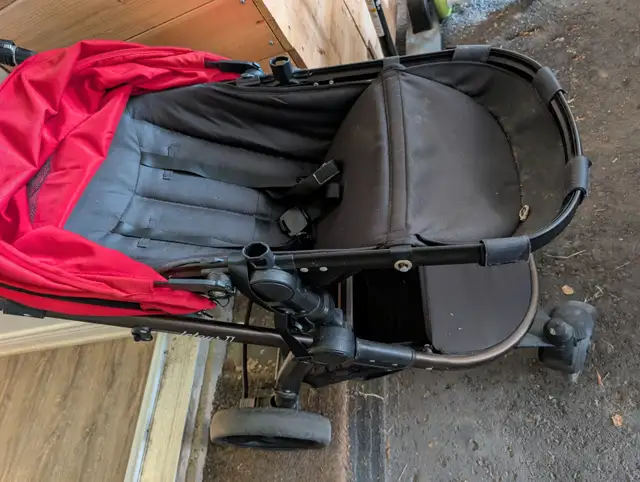 Scroller with sleeping carrier on side in Strollers, Carriers & Car Seats in Markham / York Region - Image 3
