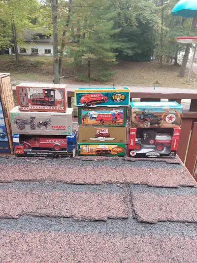 Texaco diecast set, View more