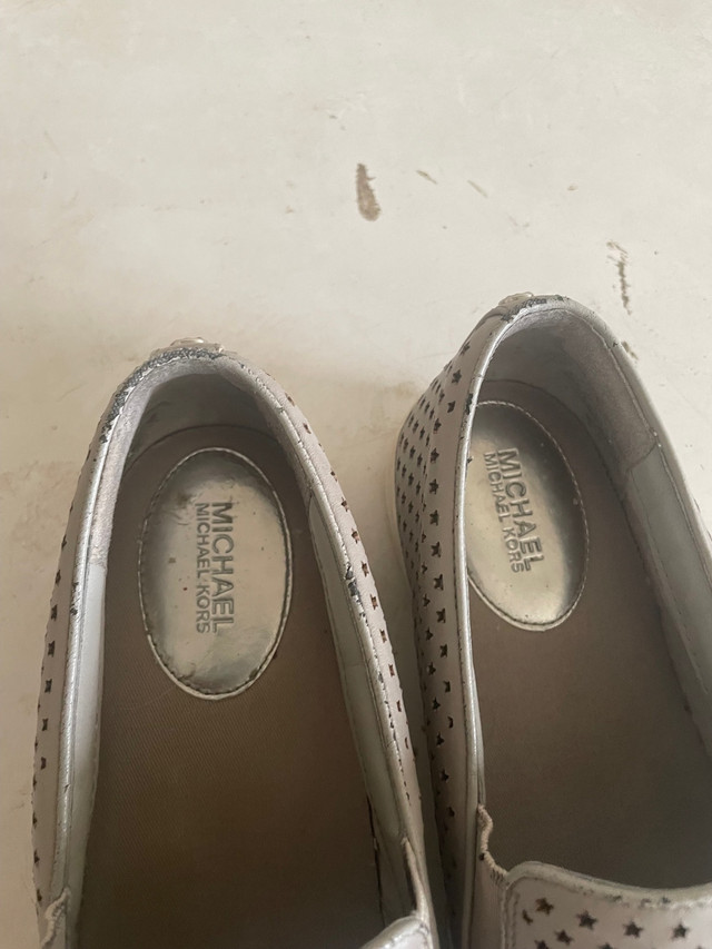 MK shoe size 9 in Women's - Shoes in La Ronge - Image 2