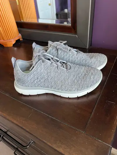 woman’s sketchers shoes size 9, View more